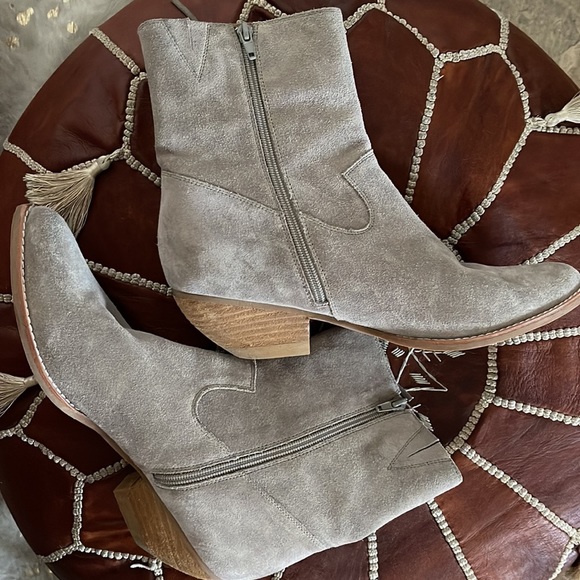 Jeffrey Campbell Boots - Picture 2 of 7